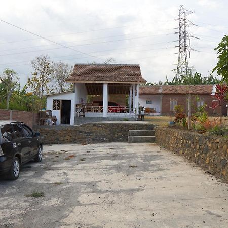 Spot On 1746 Putri Kuning Residence Banyuwangi  Exterior photo