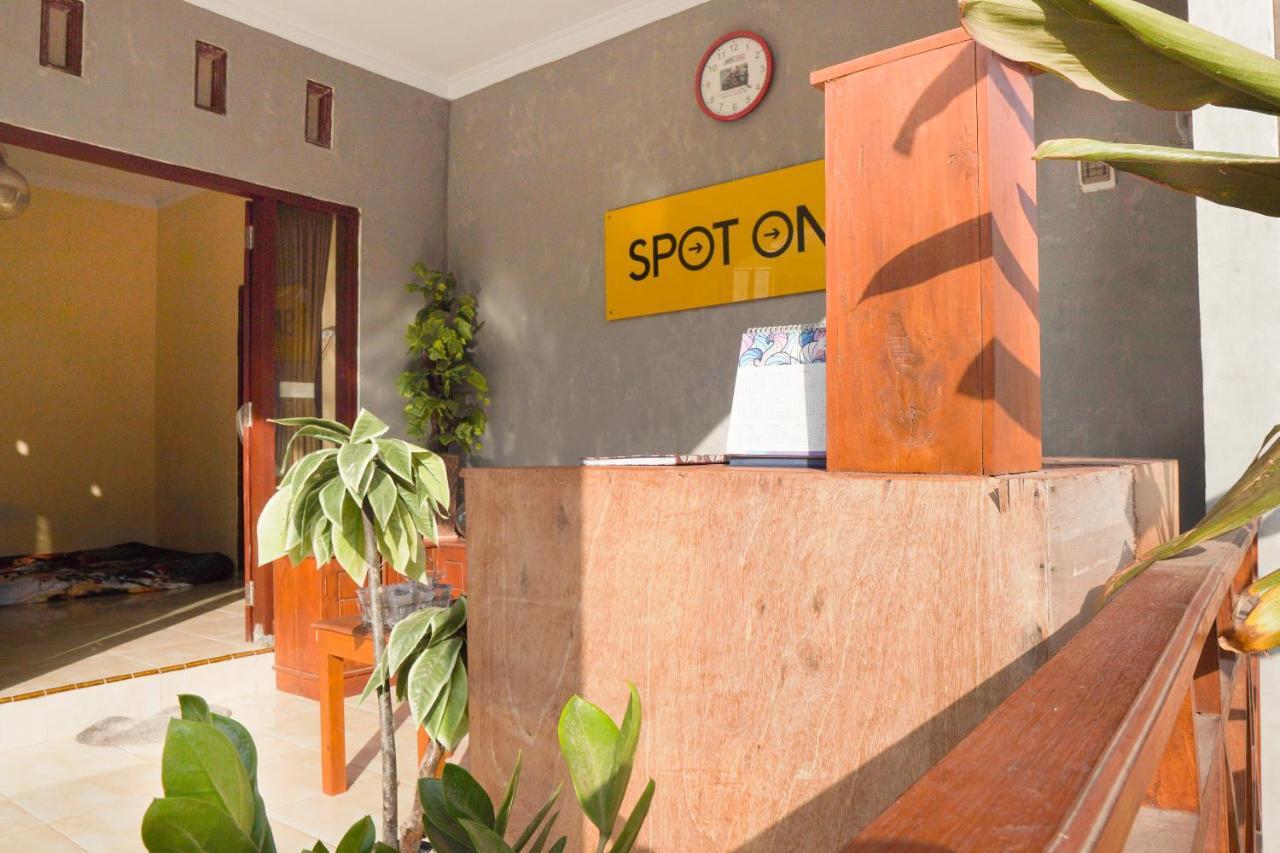 Spot On 1746 Putri Kuning Residence Banyuwangi  Exterior photo