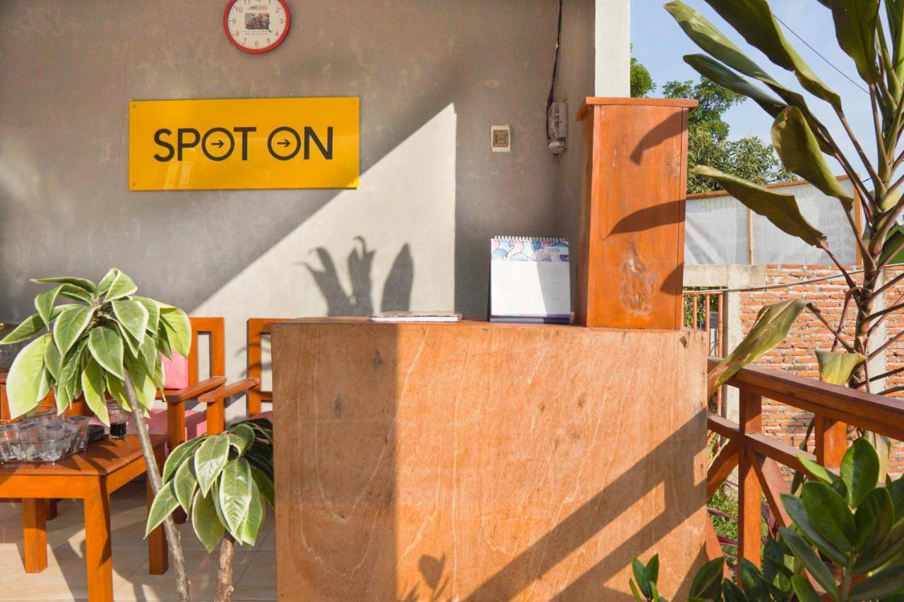 Spot On 1746 Putri Kuning Residence Banyuwangi  Exterior photo