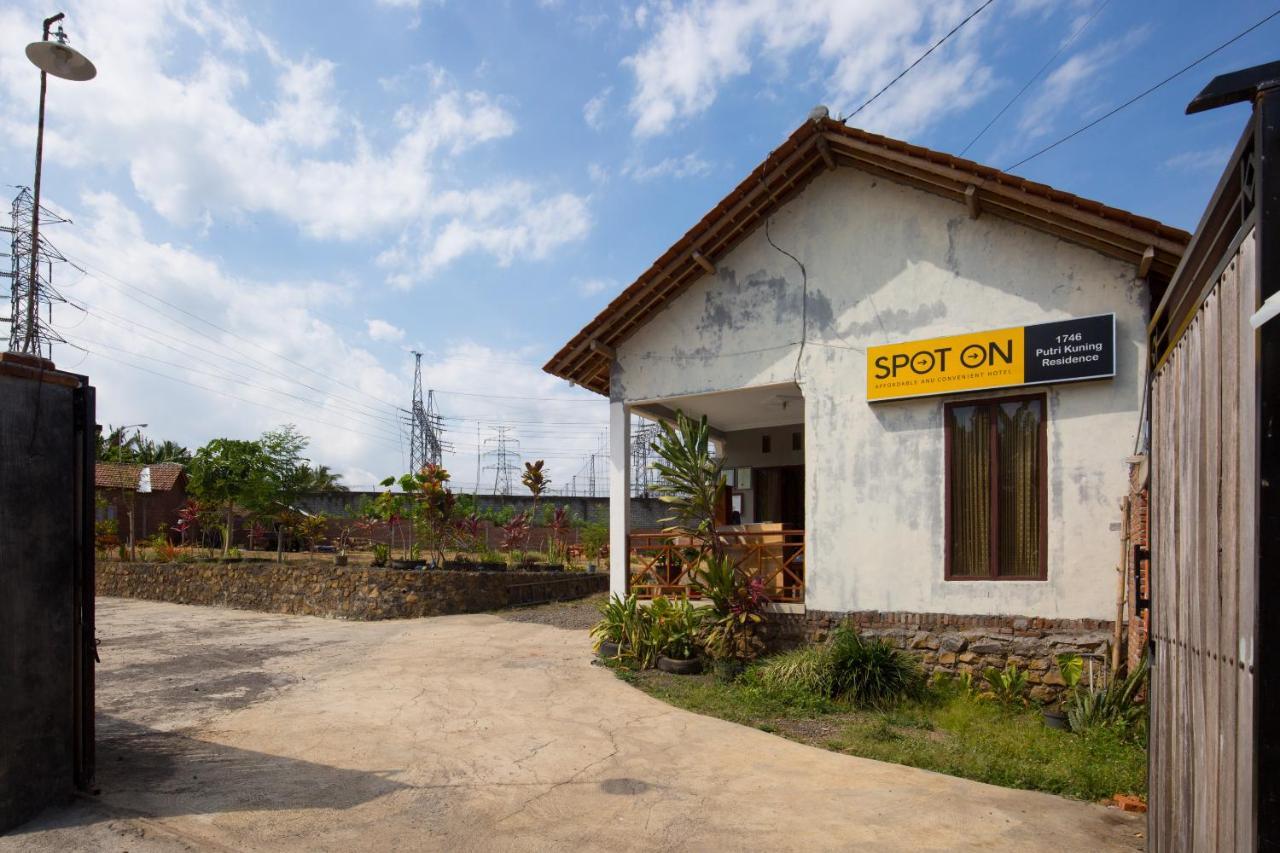 Spot On 1746 Putri Kuning Residence Banyuwangi  Exterior photo
