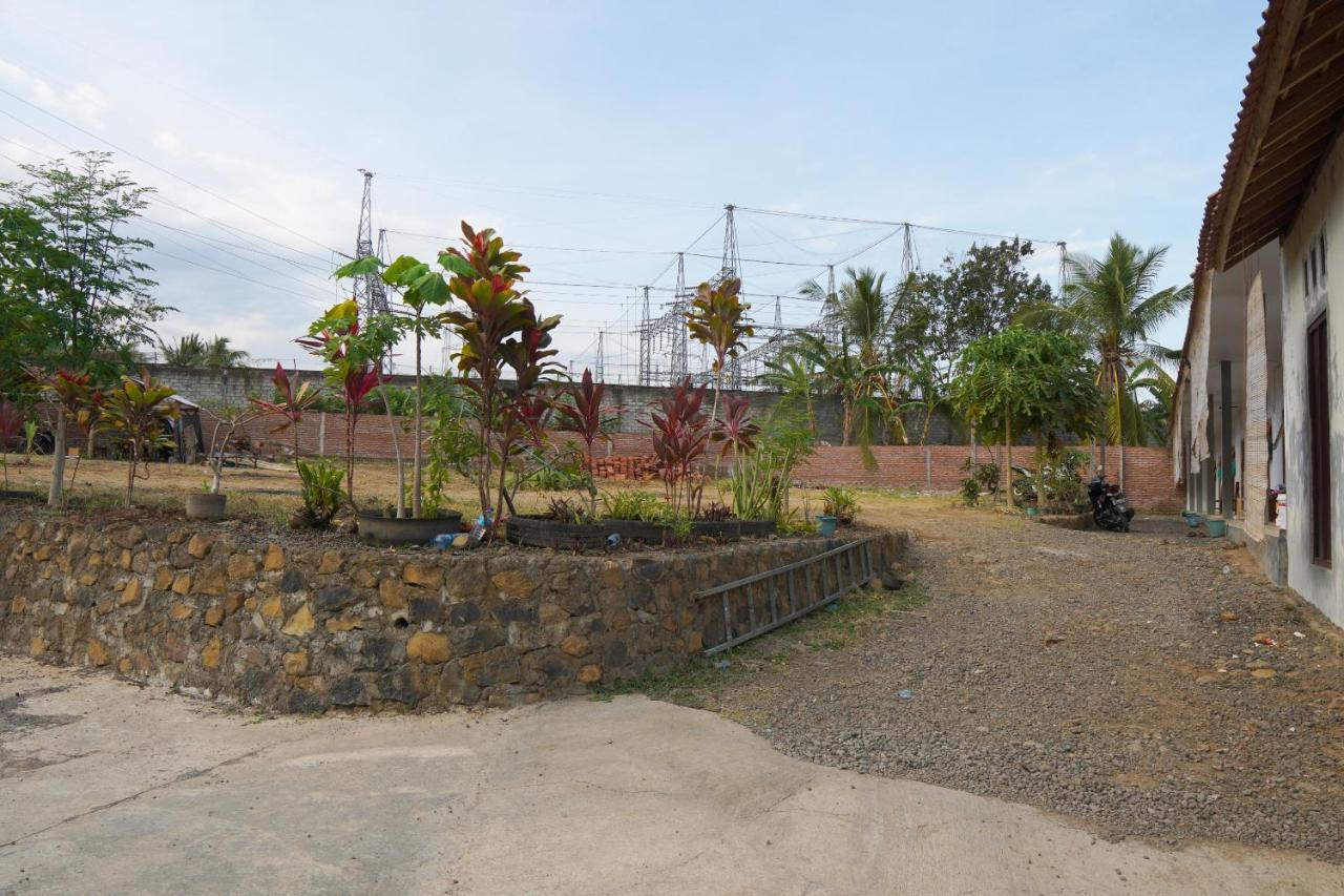 Spot On 1746 Putri Kuning Residence Banyuwangi  Exterior photo