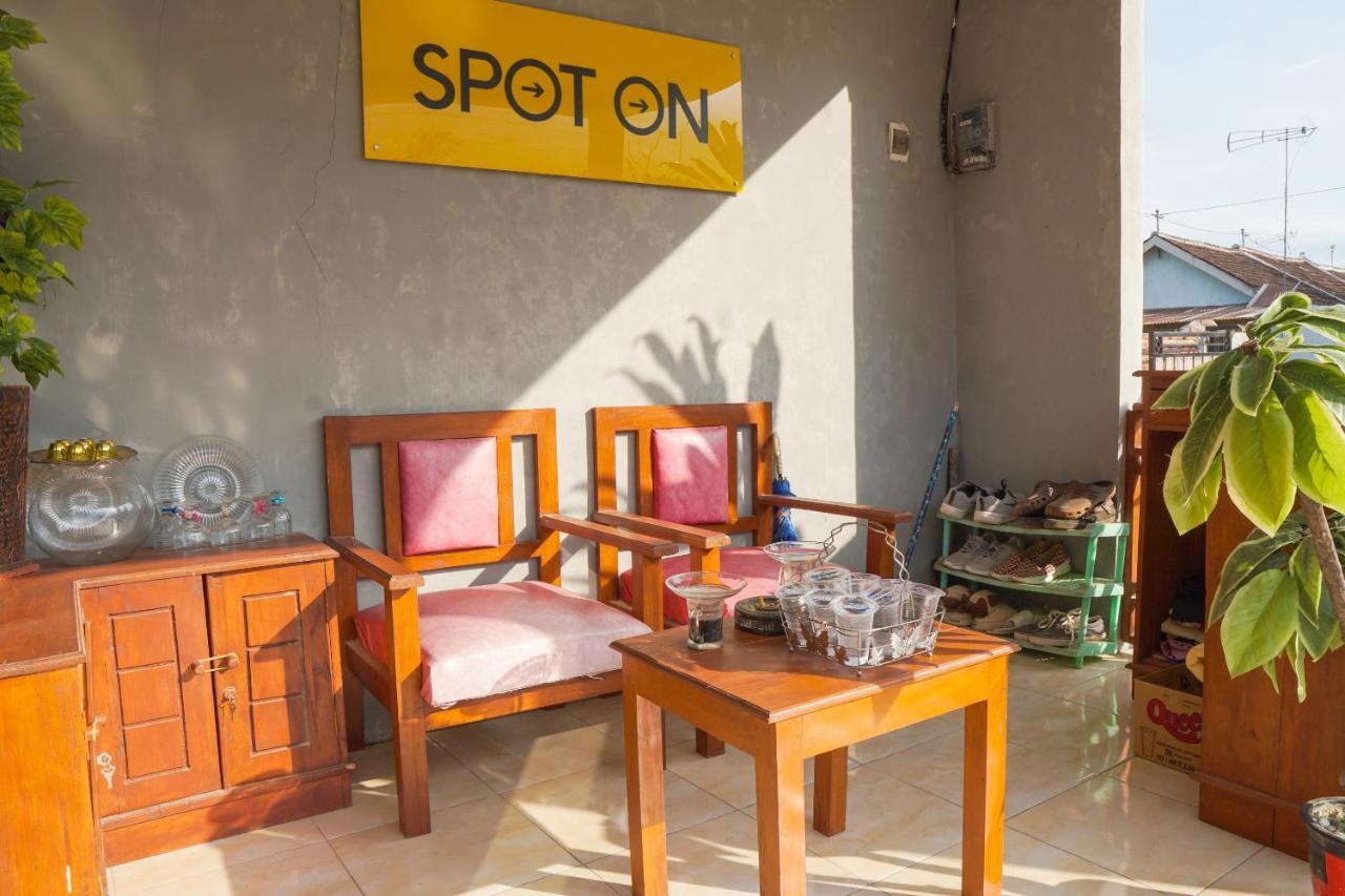 Spot On 1746 Putri Kuning Residence Banyuwangi  Exterior photo