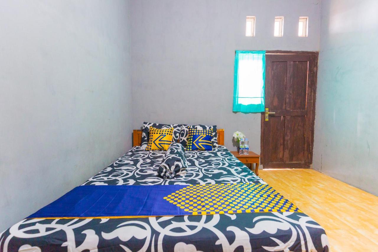 Spot On 1746 Putri Kuning Residence Banyuwangi  Exterior photo